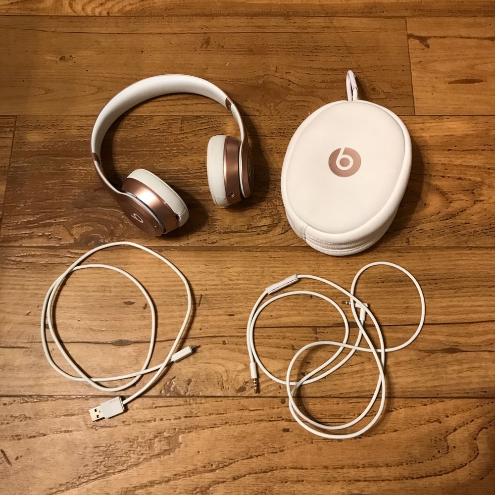 SOLD!! Beats by dre headphones wireless